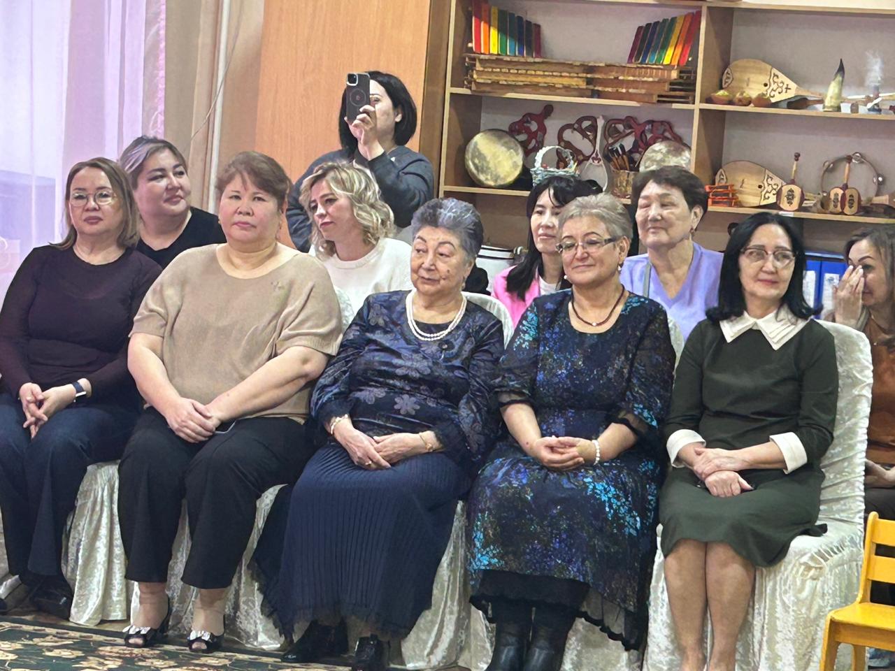 Утренник, посвященный к Международному женскому дню (8 марта) «Аналар-асыл жандар» с приглашением ветеранов дошкольного образования.